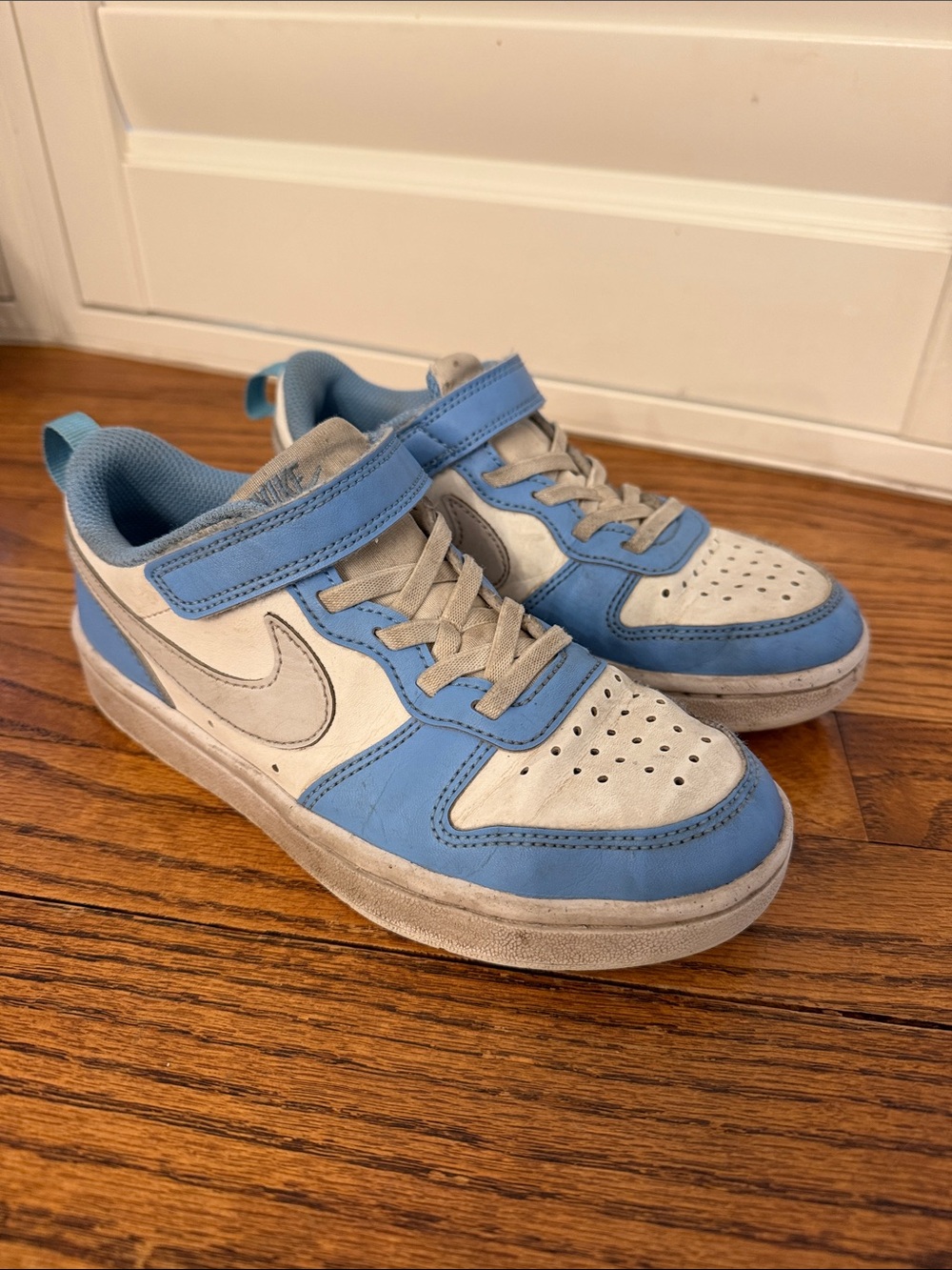 Nike Kids Light Blue and White Low-Top Sneakers 1Y